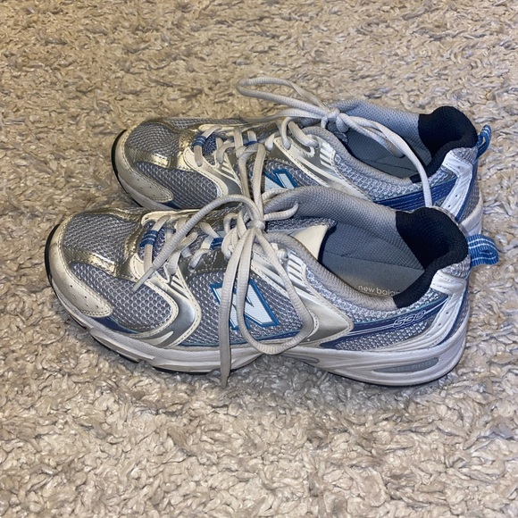 New balance 530 sneakers. Good condition just needs to be wiped - Picture 2 of 4